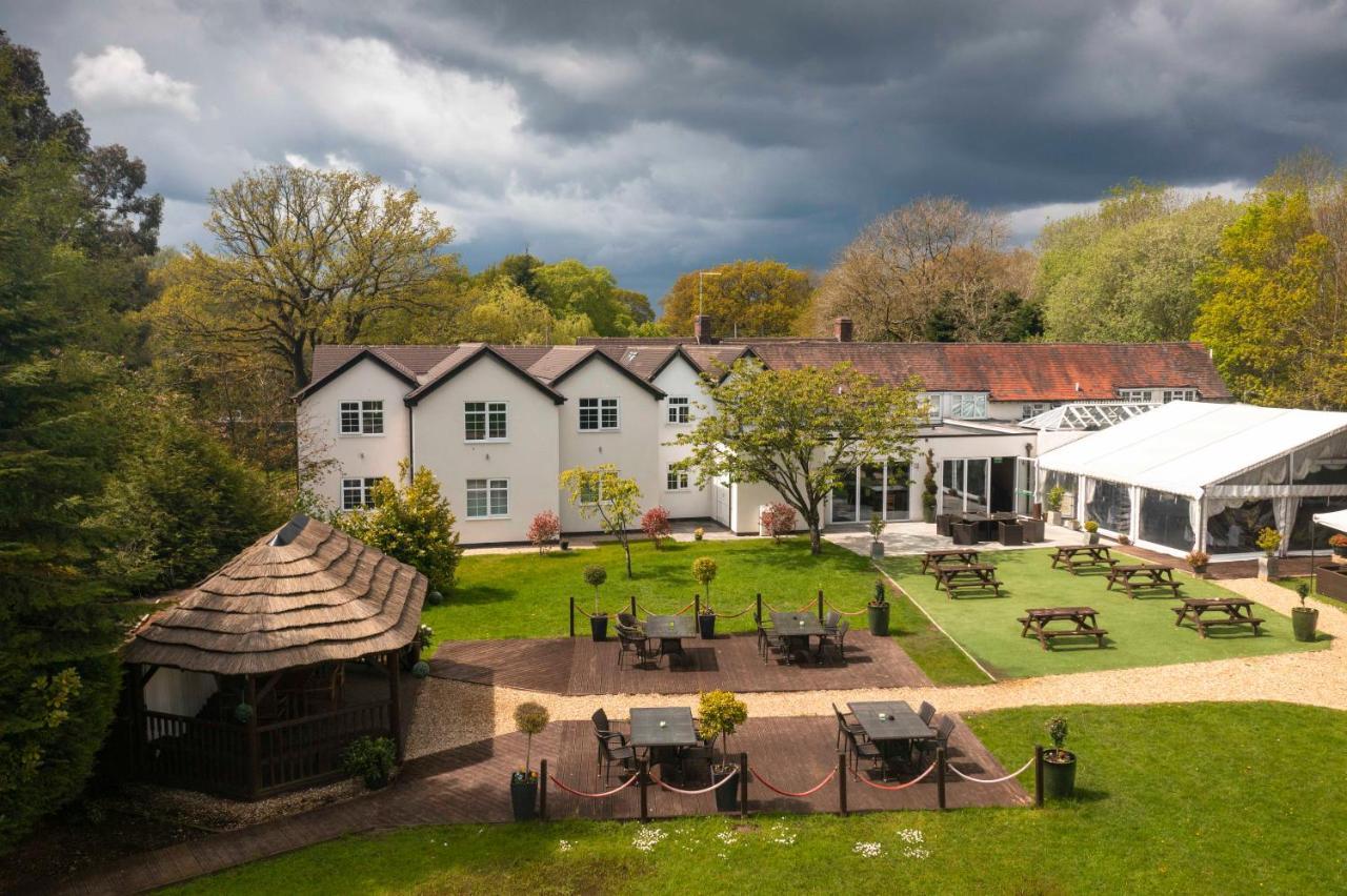 The Limes Country Lodge Hotel & Admiral Restaurant Solihull Buitenkant foto