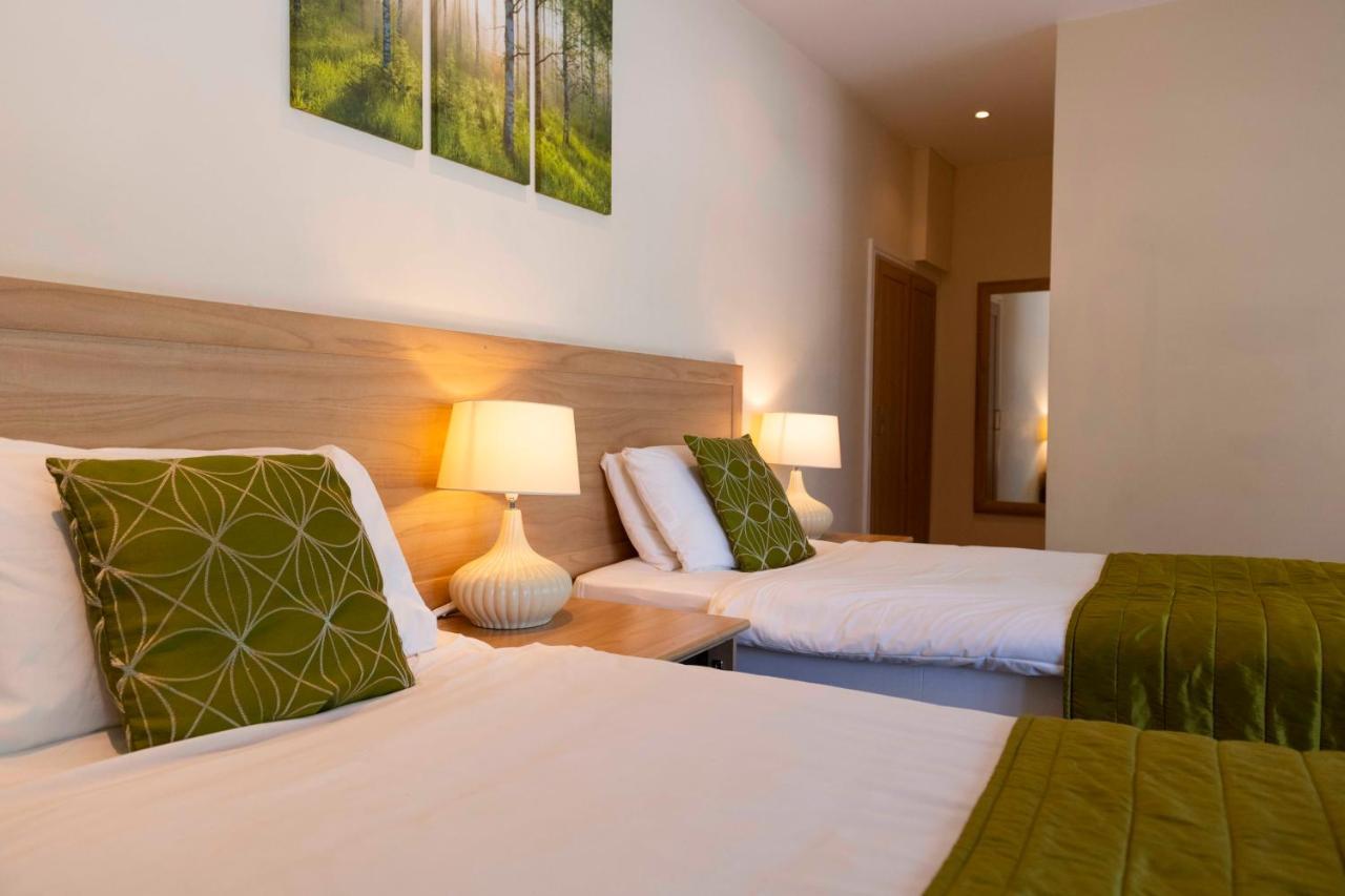 The Limes Country Lodge Hotel & Admiral Restaurant Solihull Buitenkant foto