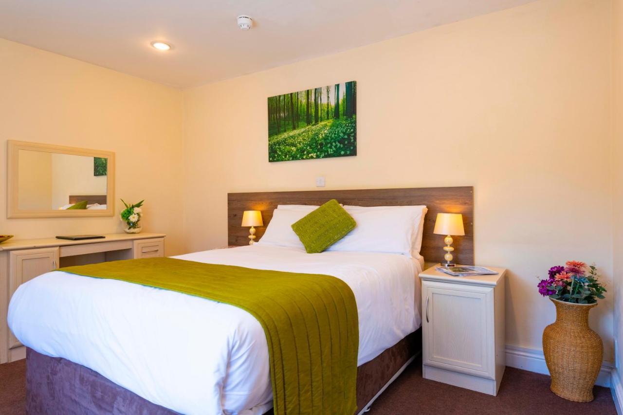 The Limes Country Lodge Hotel & Admiral Restaurant Solihull Buitenkant foto