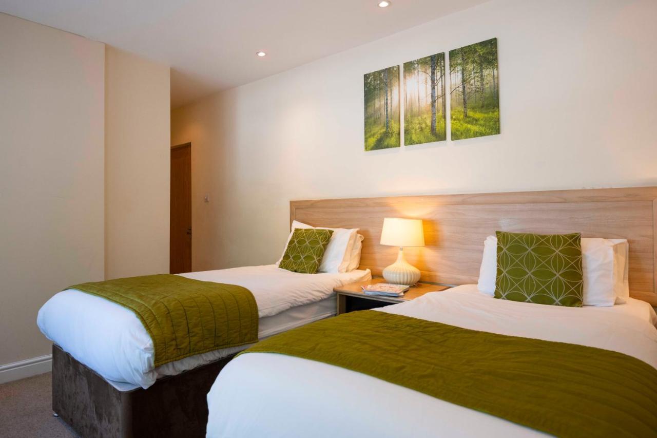 The Limes Country Lodge Hotel & Admiral Restaurant Solihull Buitenkant foto