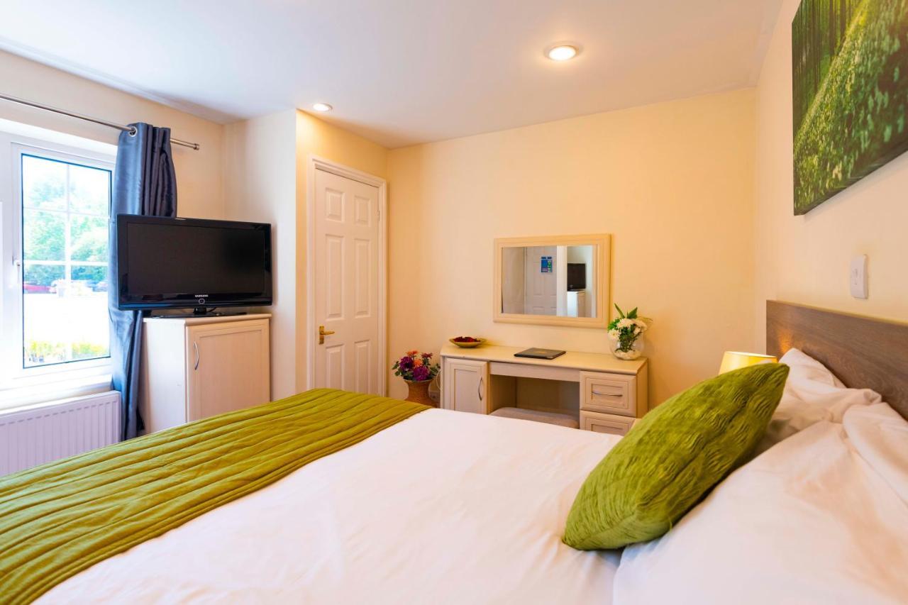The Limes Country Lodge Hotel & Admiral Restaurant Solihull Buitenkant foto