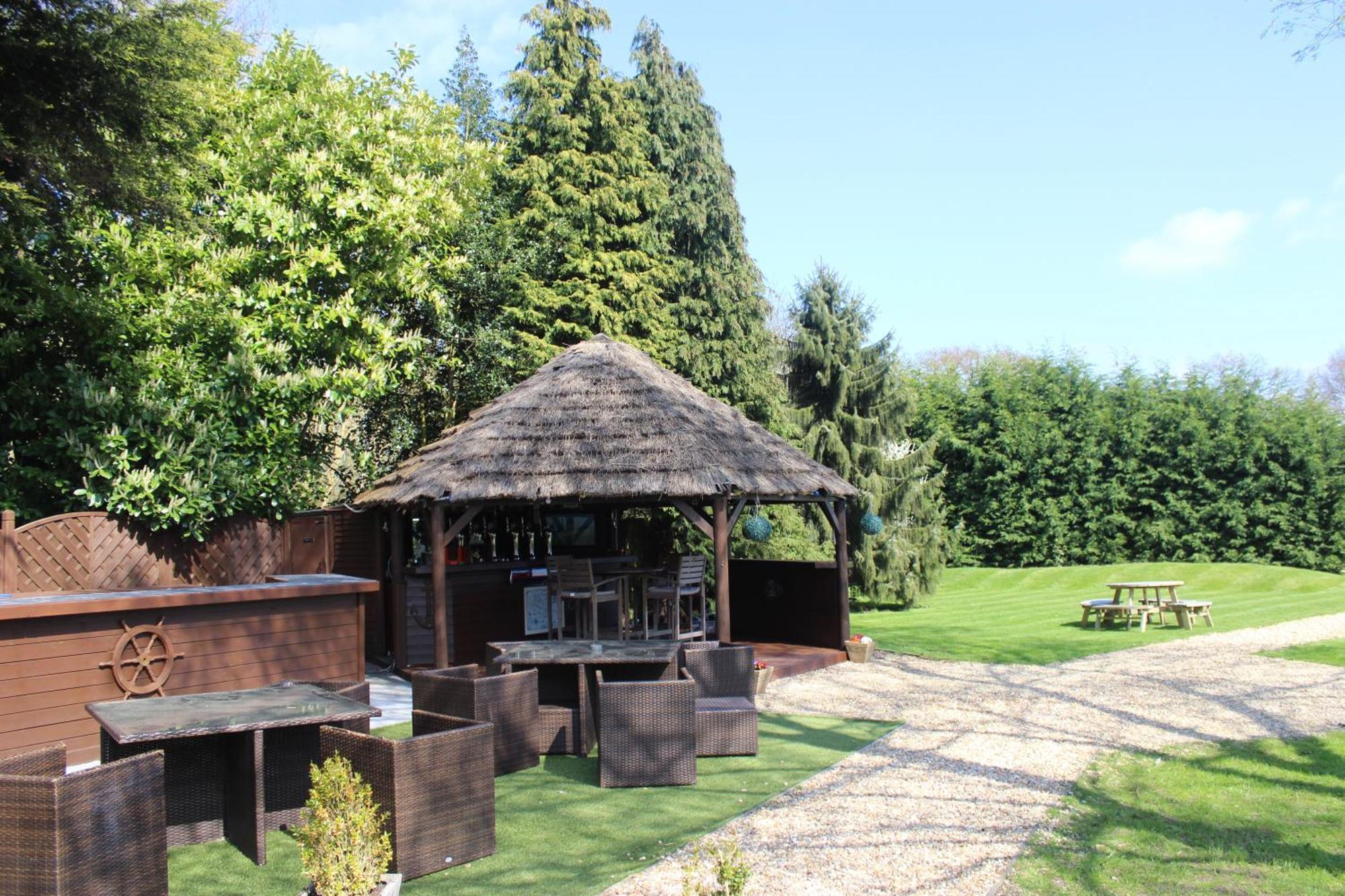 The Limes Country Lodge Hotel & Admiral Restaurant Solihull Buitenkant foto